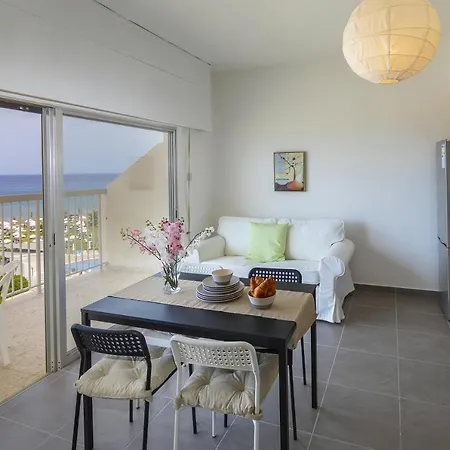 Almyra Seaview Suites Apartmán *