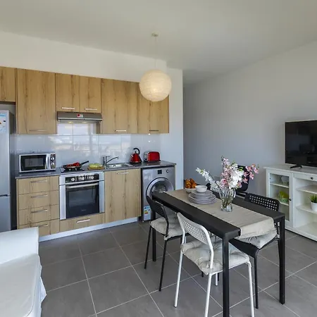 Almyra Seaview Suites Apartmán